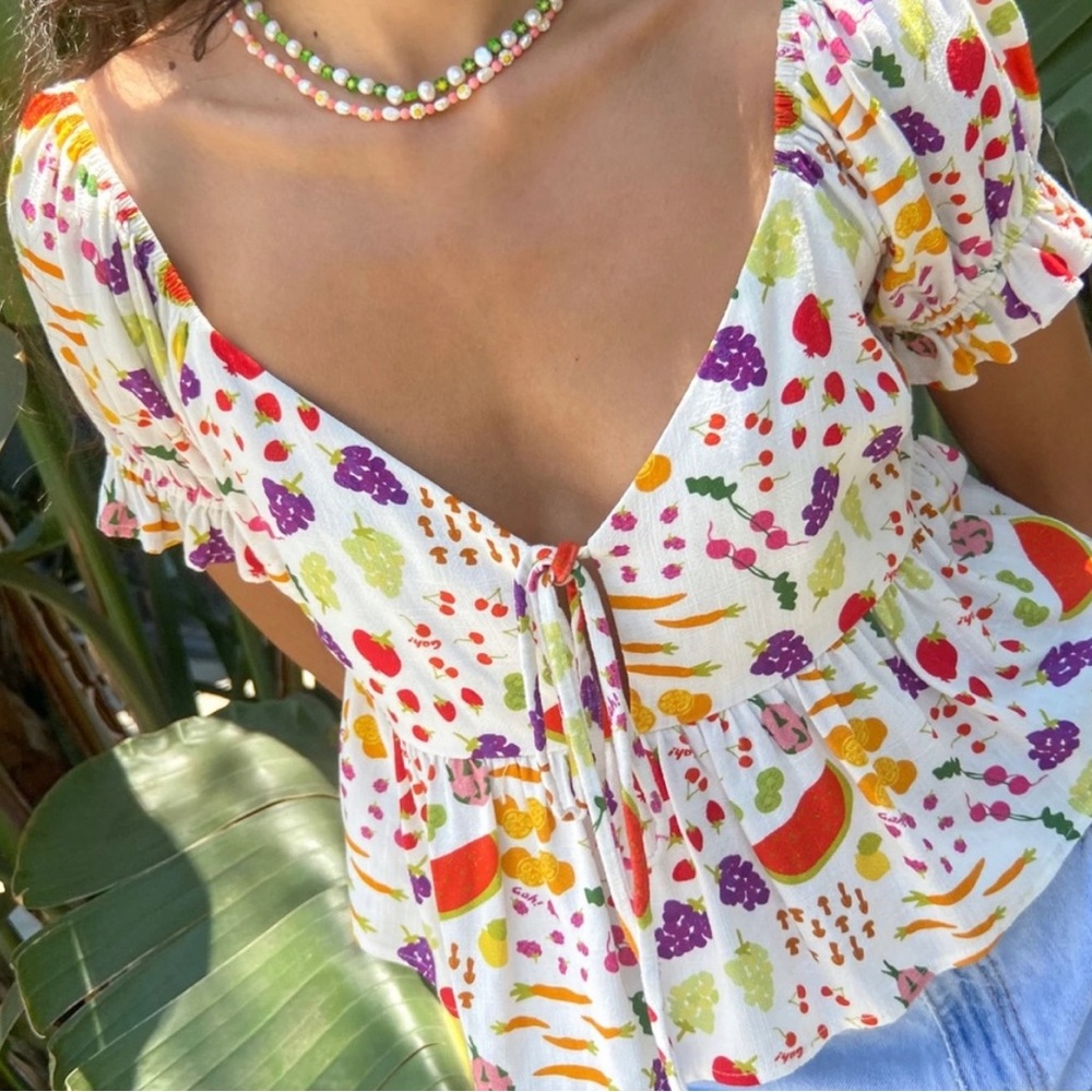 Lisa Says Gah Lily Top Farmers Market White, NWT, Size M!